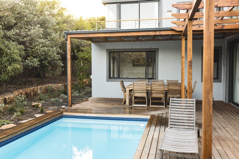 casa pequeña con alberca pequeña